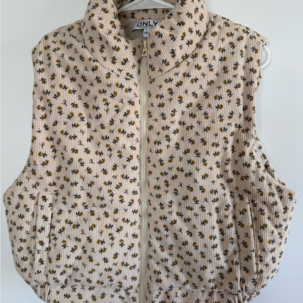 ONLY Beige Floral Vest